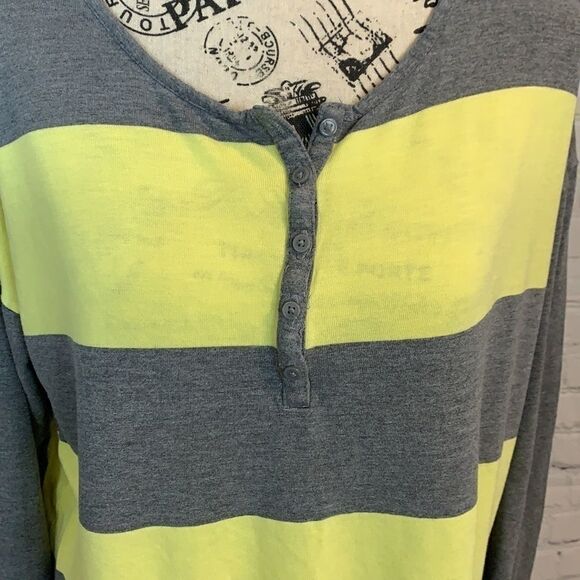 Liz Claiborne/ Henley Top / Size Large - Picture 2 of 6